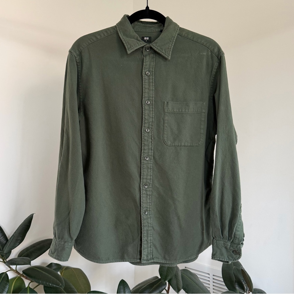 Uniqlo Dark Green Casual Button Down Shirt